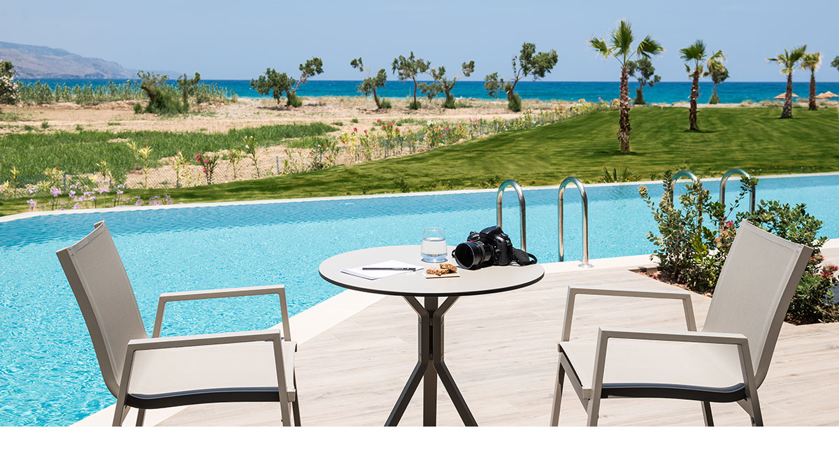 Family Suite Sharing Pool Side SV